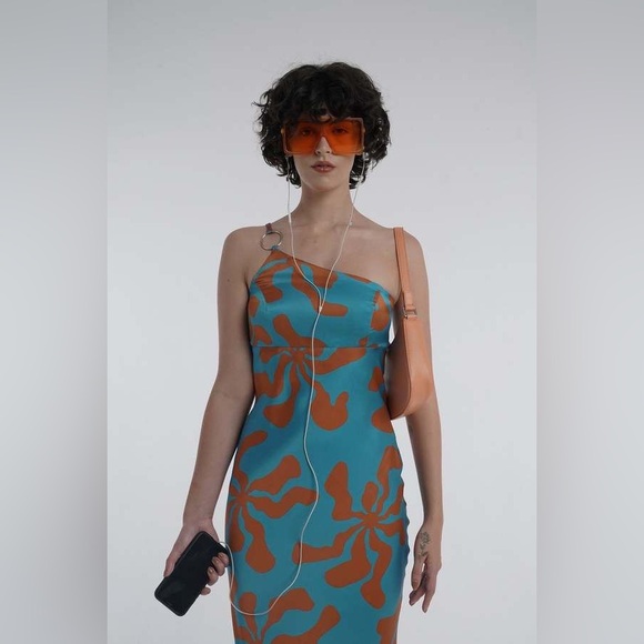 Arthur Apparel Bias Ring Dress in Hawaii - Picture 1 of 2